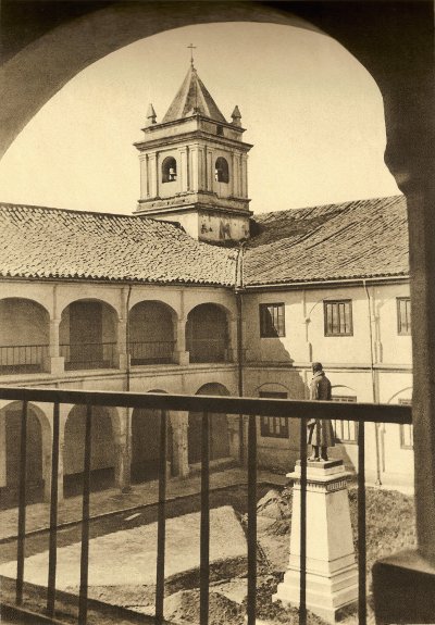 Claustro del Palacio de Justicia. Fotografía tomada de Álbum IV Centenario. Foto Ewert, Tunja, 1939.